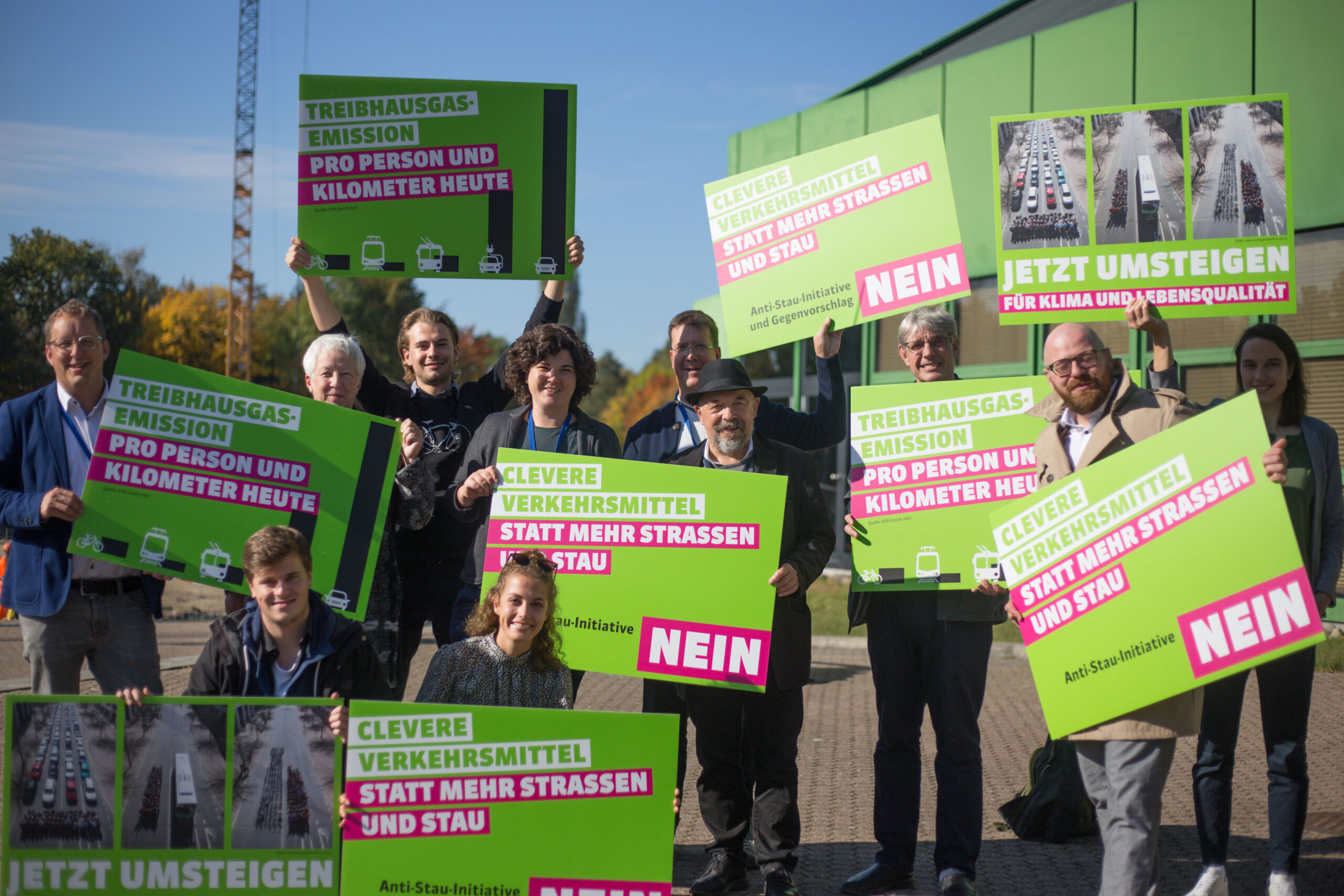 Bereits im Rahmen der Oktobersession des Kantonsrates setzte die GRÜNE / Junge Grüne Fraktion deshalb ein Zeichen gegen die heute im Rat debattierte Initiative und den geplanten Gegenvorschlag
